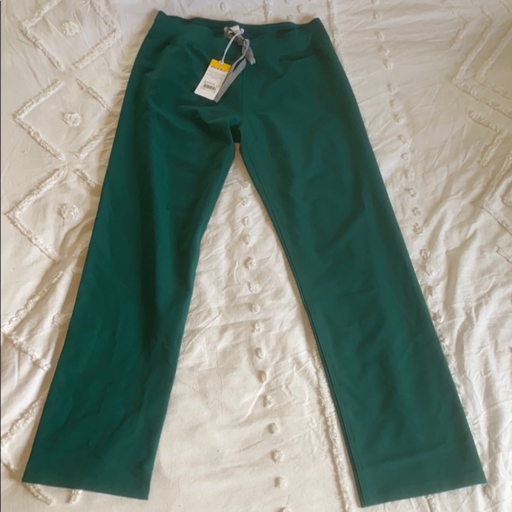 Livingston Hunter Green Figs Scrub Bottom